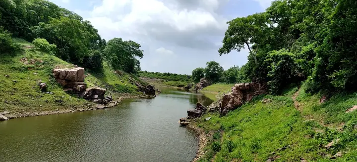 Lake River Bend — Bakor nature experience